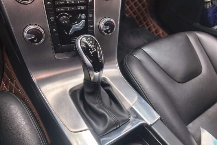 Used Volvo S60 2016 S60L T4 Zhiyuan Edition Gear Lever
