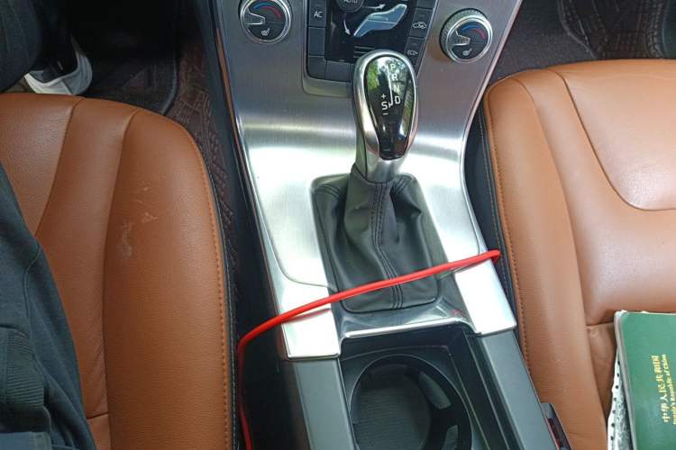 Used Volvo S60 2016 S60L T4 Zhiyuan Edition Gear Lever