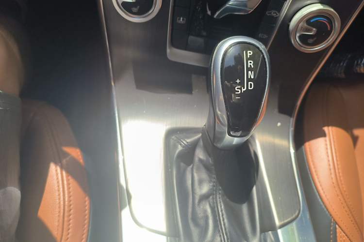 Used Volvo S60 2016 S60L T5 Intelligent Drive Edition Gear Lever