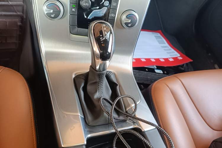Used Volvo S60 2016 S60L T4 Zhiyuan Edition Gear Lever