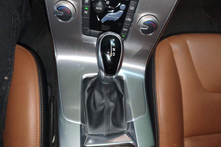 Used Volvo S60 2016 S60L T3 Smart Drive Edition Gear Lever