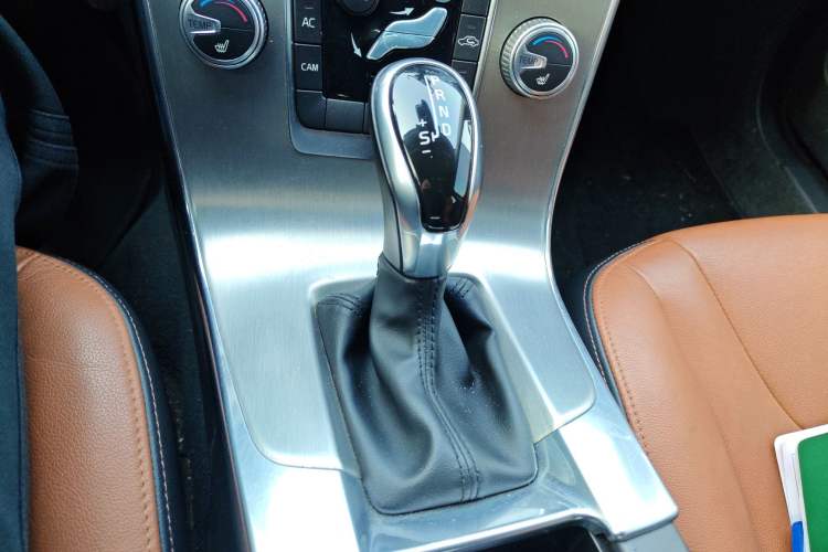 Used Volvo S60 2016 S60L T4 Zhiyuan Edition Gear Lever