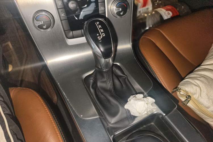 Used Volvo S60 2016 S60L T4 Zhiyuan Edition Gear Lever