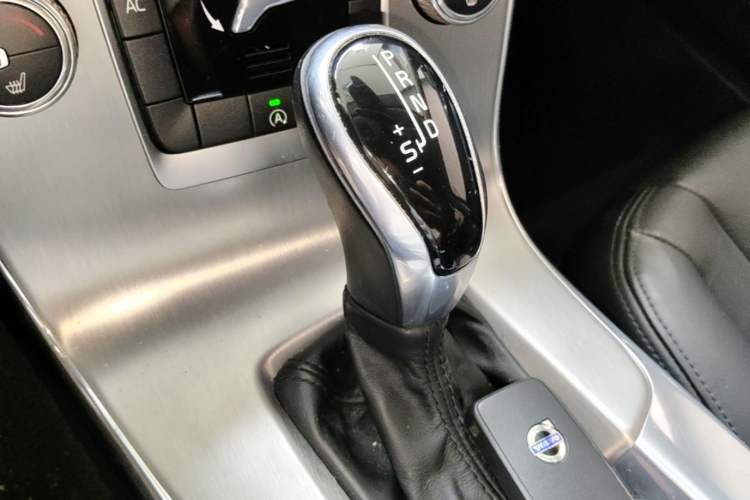 Used Volvo S60 2016 S60L T4 Zhiyuan Edition Gear Lever
