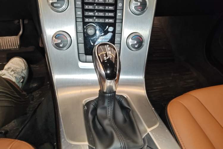Used Volvo S60 2016 S60L T4 Zhiyuan Edition Gear Lever