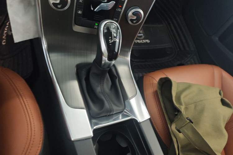 Used Volvo S60 2016 S60L T5 Intelligent Drive Edition Gear Lever