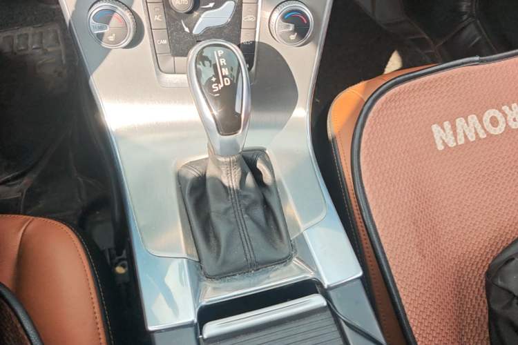 Used Volvo S60 2016 S60L T4 Zhiyuan Edition Gear Lever