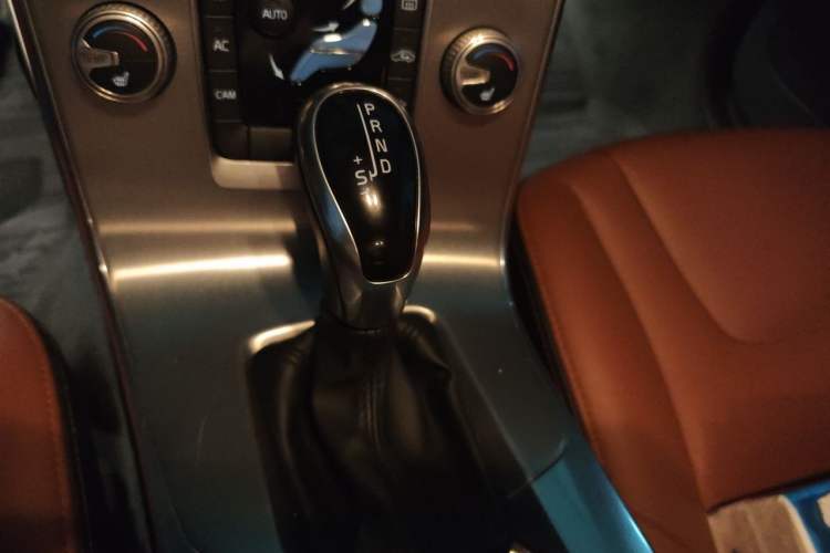 Used Volvo S60 2016 S60L T4 Zhiyuan Edition Gear Lever