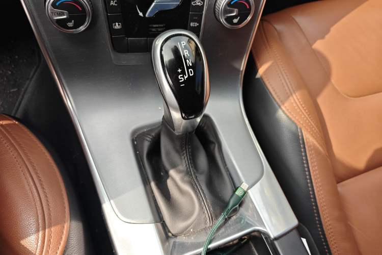 Used Volvo S60 2016 S60L T5 Intelligent Drive Edition Gear Lever