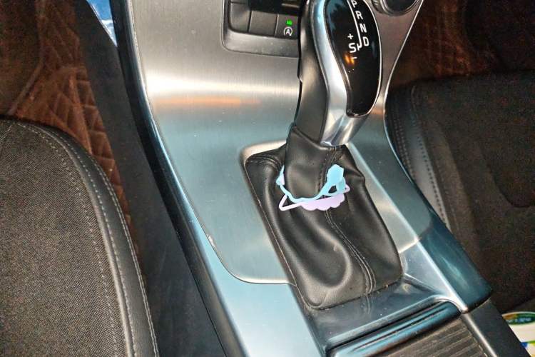 Used Volvo S60 2016 S60L T3 Smart Drive Edition Gear Lever