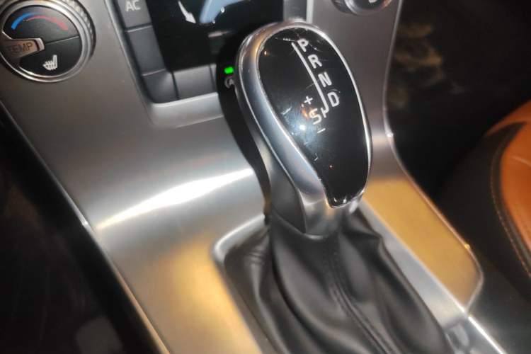 Used Volvo S60 2016 S60L T4 Zhiyuan Edition Gear Lever