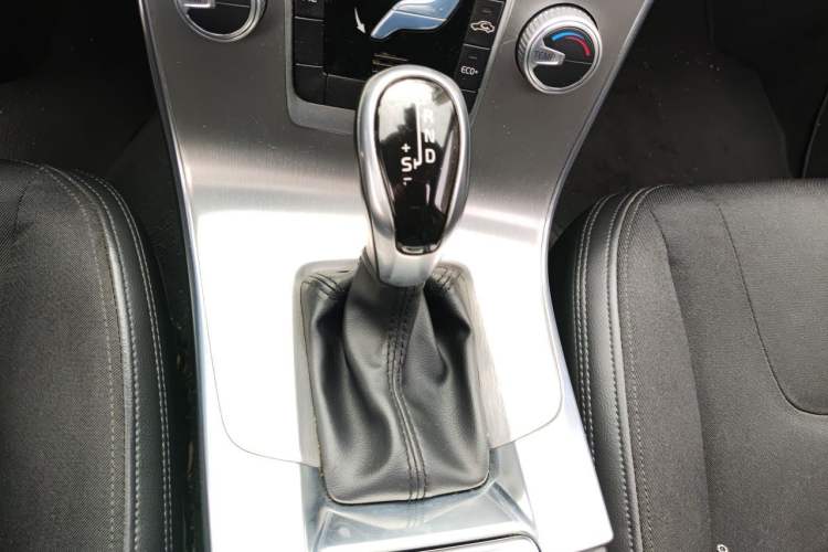 Used Volvo S60 2016 S60L T3 Smart Drive Edition Gear Lever