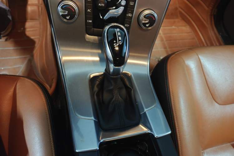 Used Volvo S60 2016 S60L T4 Zhiyuan Edition Gear Lever