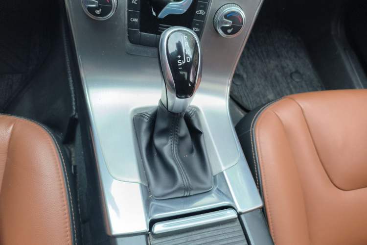 Used Volvo S60 2016 S60L T4 Zhiyuan Edition Gear Lever