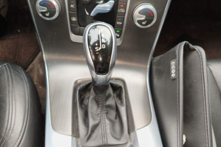 Used Volvo S60 2016 S60L T5 Intelligent Drive Edition Gear Lever