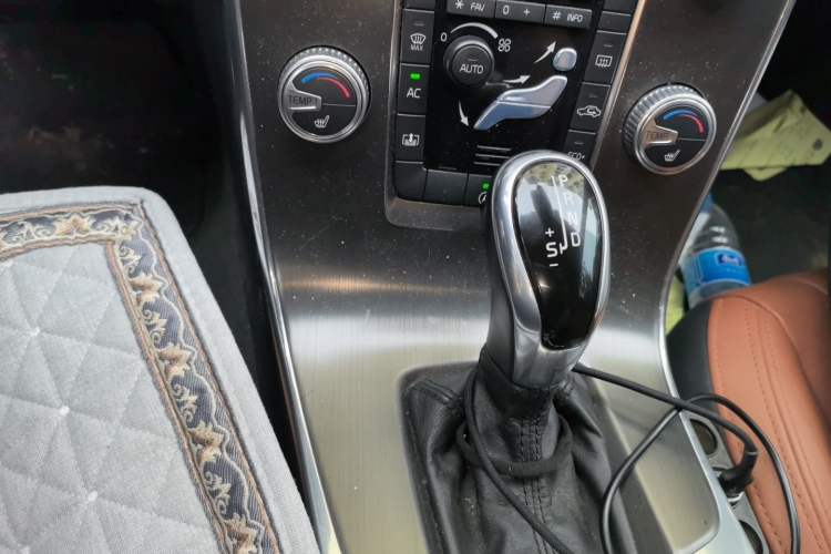 Used Volvo S60 2016 S60L T5 Intelligent Drive Edition Gear Lever