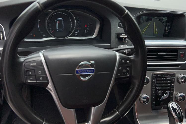 Used Volvo S60 2016 S60L T4 Zhiyuan Edition Instrument Cluster
