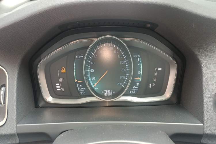 Used Volvo S60 2016 S60L T4 Zhiyuan Edition Instrument Cluster