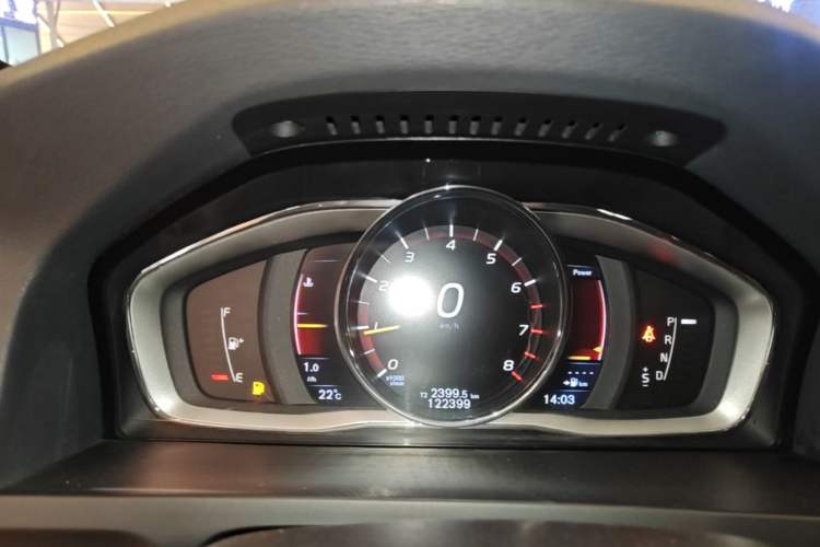 Used Volvo S60 2016 S60L T4 Zhiyuan Edition Instrument Cluster
