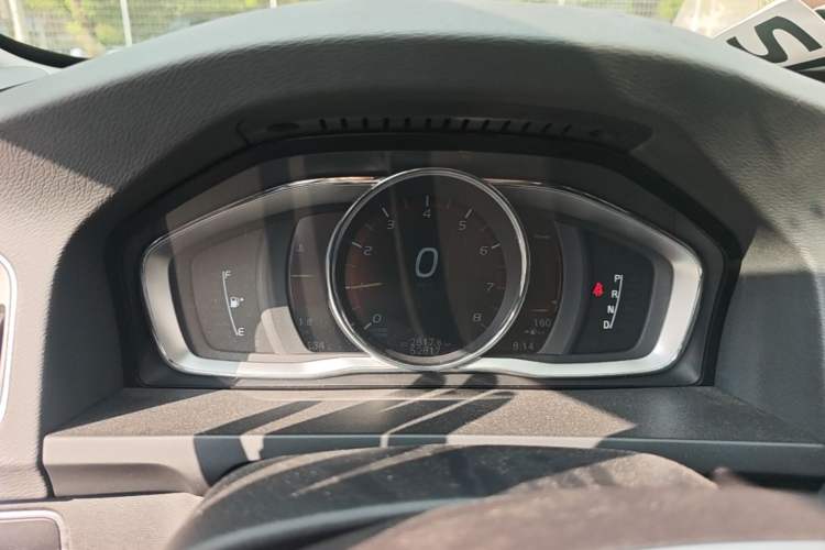 Used Volvo S60 2016 S60L T4 Zhiyuan Edition Instrument Cluster
