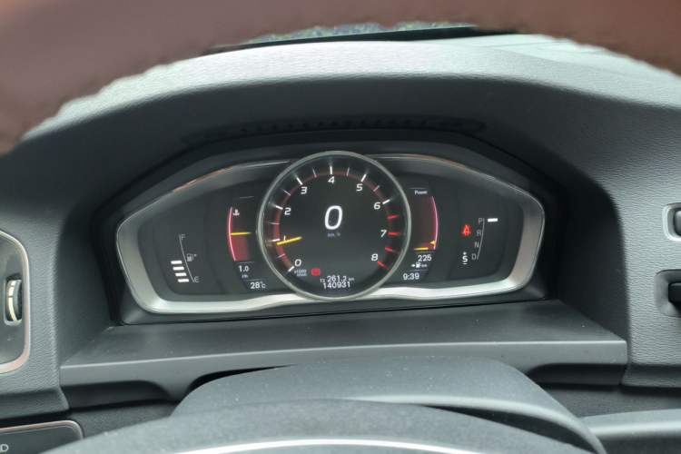 Used Volvo S60 2016 S60L T4 Zhiyuan Edition Instrument Cluster