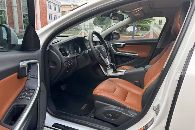 Used Volvo S60 2016 S60L T4 Zhiyuan Edition Interior 1