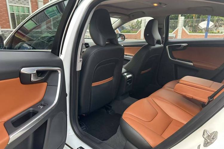 Used Volvo S60 2016 S60L T4 Zhiyuan Edition Interior 2
