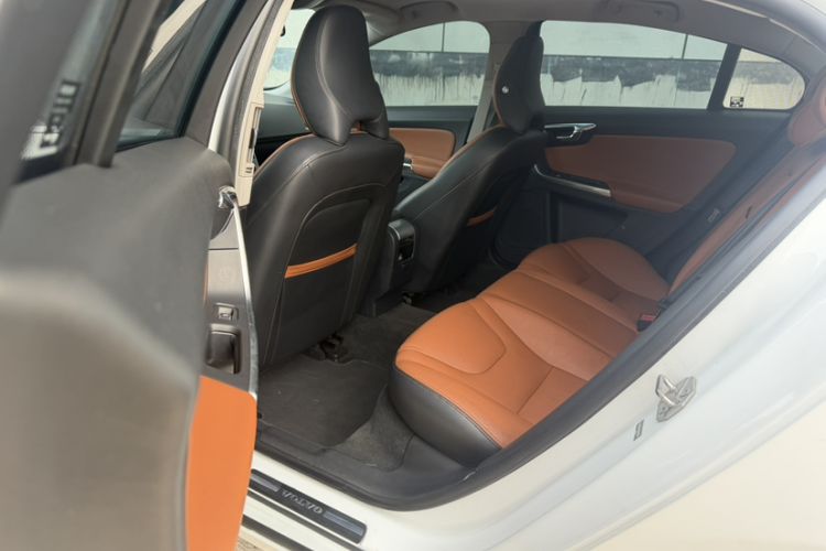 Used Volvo S60 2016 S60L T4 Zhiyuan Edition Interior 2