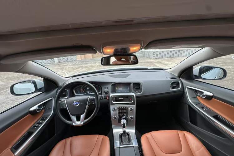 Used Volvo S60 2016 S60L T4 Zhiyuan Edition Interior 3