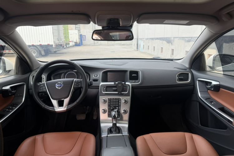 Used Volvo S60 2016 S60L T4 Zhiyuan Edition Interior 3