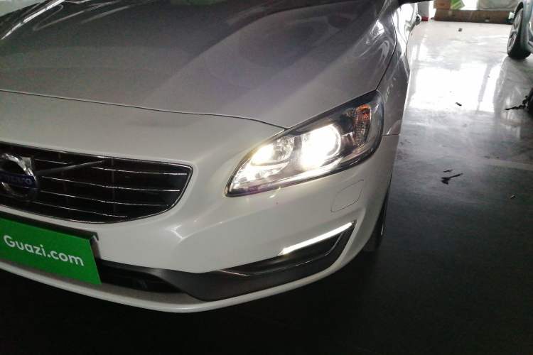 Used Volvo S60 2016 S60L T4 Zhiyuan Edition Left Front Headlight