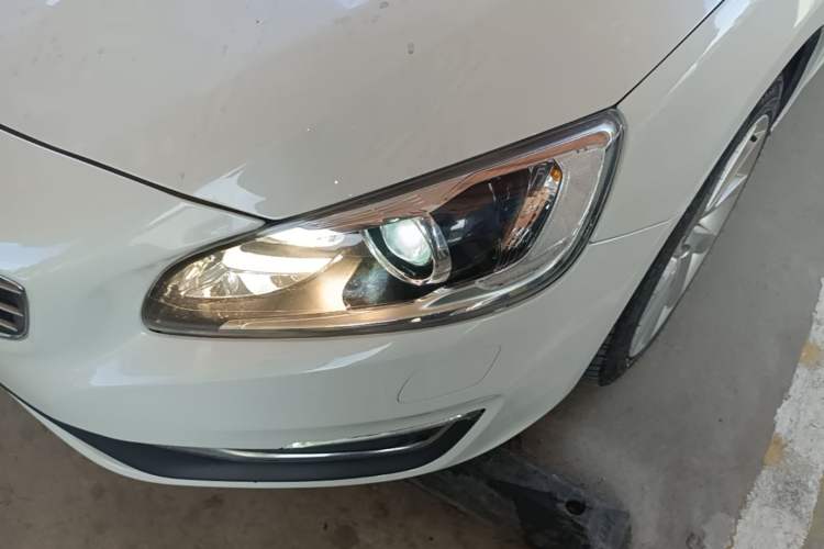 Used Volvo S60 2016 S60L T4 Zhiyuan Edition Left Front Headlight