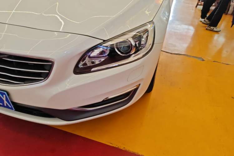 Used Volvo S60 2016 S60L T4 Zhiyuan Edition Left Front Headlight