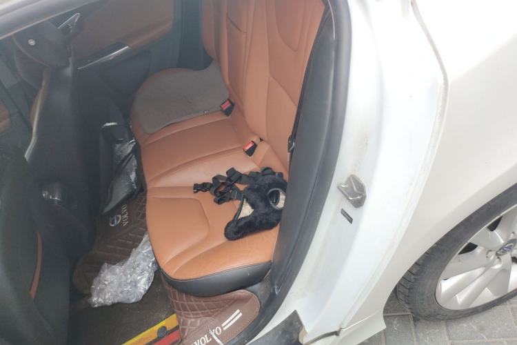 Used Volvo S60 2016 S60L T4 Zhiyuan Edition Left Rear Seat
