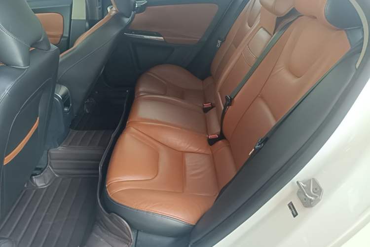 Used Volvo S60 2016 S60L T4 Zhiyuan Edition Left Rear Seat