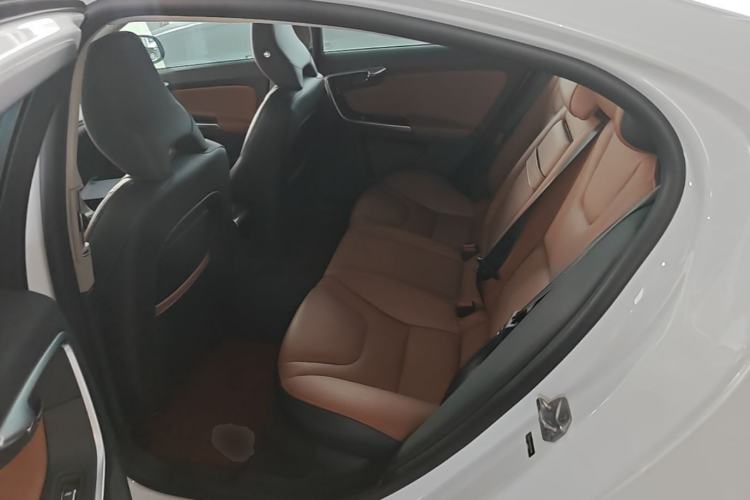 Used Volvo S60 2016 S60L T4 Zhiyuan Edition Left Rear Seat