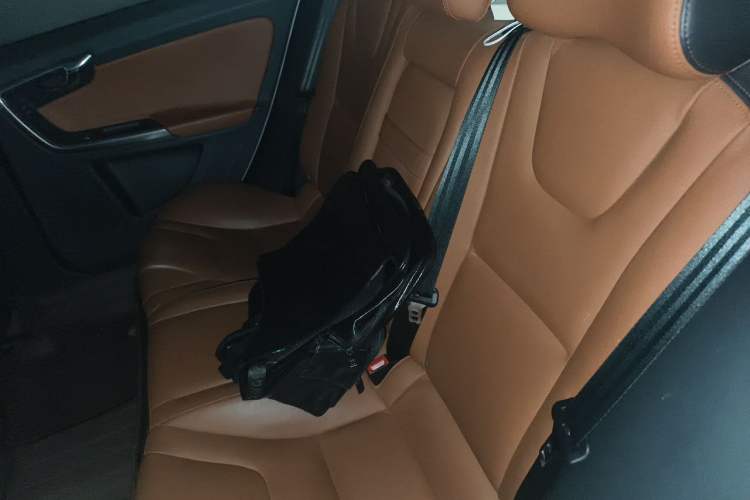 Used Volvo S60 2016 S60L T4 Zhiyuan Edition Left Rear Seat