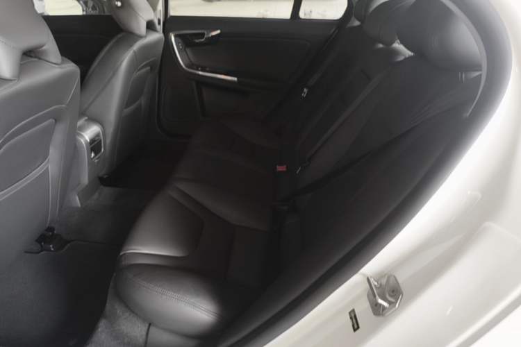 Used Volvo S60 2016 S60L T4 Zhiyuan Edition Left Rear Seat