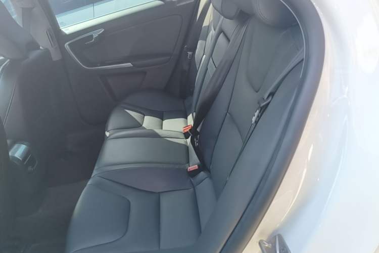 Used Volvo S60 2016 S60L T4 Zhiyuan Edition Left Rear Seat