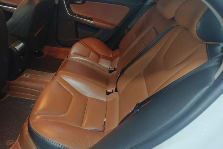Used Volvo S60 2016 S60L T4 Zhiyuan Edition Left Rear Seat