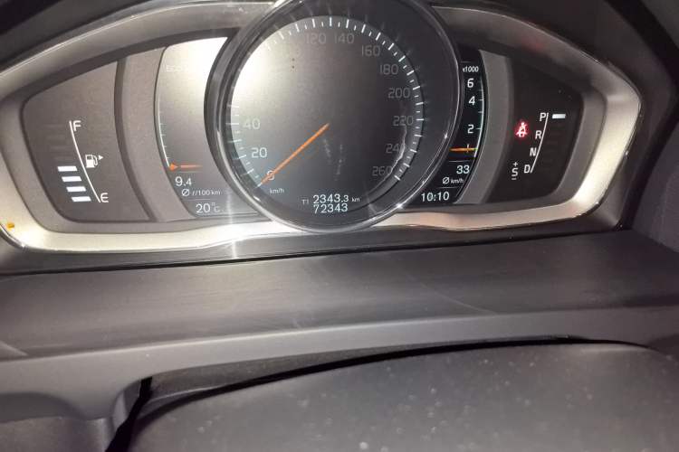 Used Volvo S60 2016 S60L T4 Zhiyuan Edition Odometer Close Up
