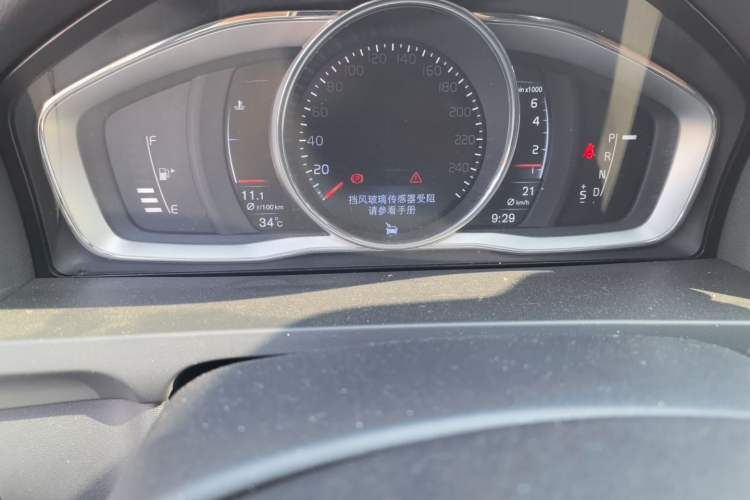 Used Volvo S60 2016 S60L T4 Zhiyuan Edition Odometer Close Up
