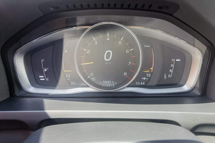 Used Volvo S60 2016 S60L T4 Zhiyuan Edition Odometer Close Up