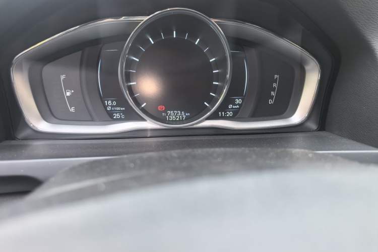 Used Volvo S60 2016 S60L T4 Zhiyuan Edition Odometer Close Up