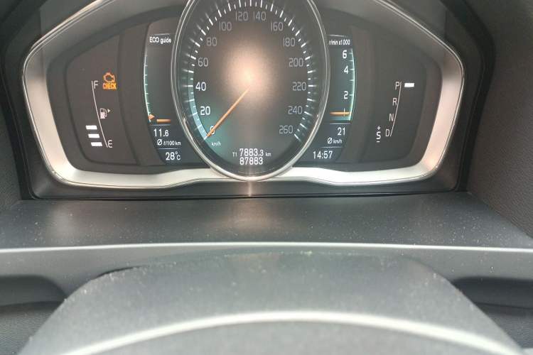 Used Volvo S60 2016 S60L T4 Zhiyuan Edition Odometer Close Up