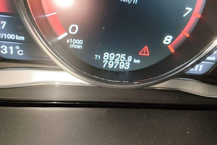 Used Volvo S60 2016 S60L T4 Zhiyuan Edition Odometer Close Up