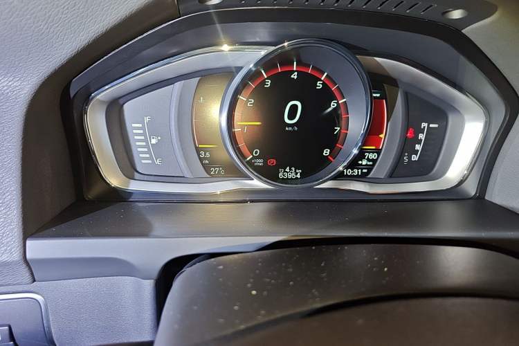Used Volvo S60 2016 S60L T4 Zhiyuan Edition Odometer Close Up