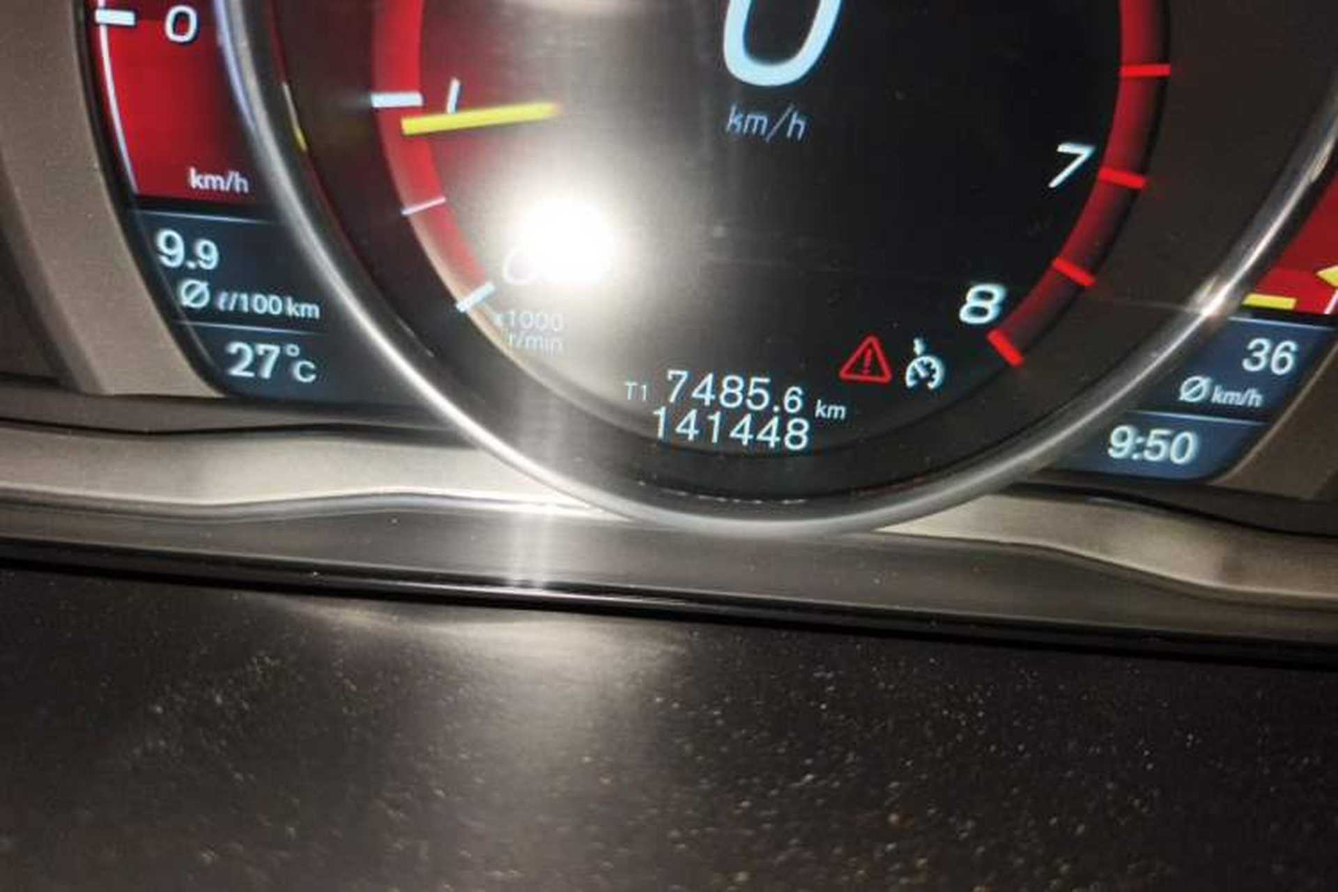 Used Volvo S60 2016 S60L T4 Zhiyuan Edition Odometer Close Up