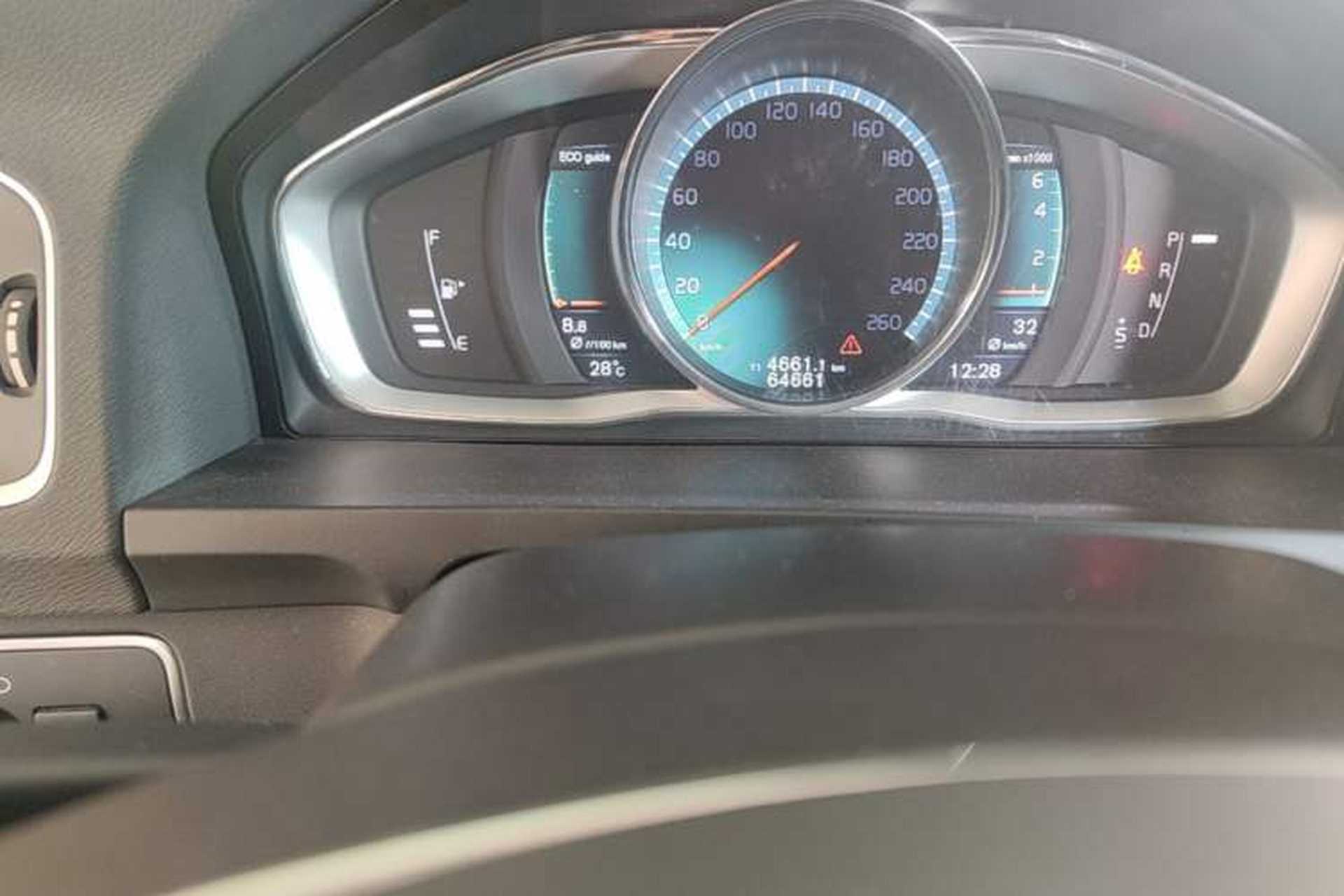 Used Volvo S60 2016 S60L T4 Zhiyuan Edition Odometer Close Up