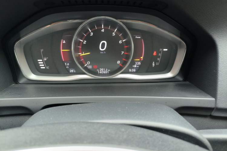 Used Volvo S60 2016 S60L T4 Zhiyuan Edition Odometer Close Up